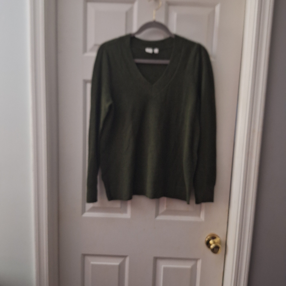 GAP Women's V-Neck Sweater - Dark Green